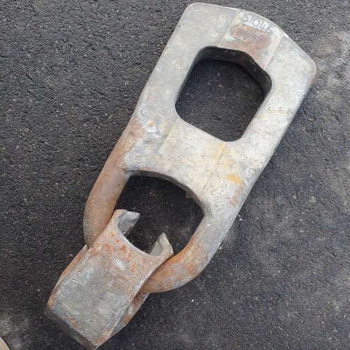 Concrete lego block lifting - block,