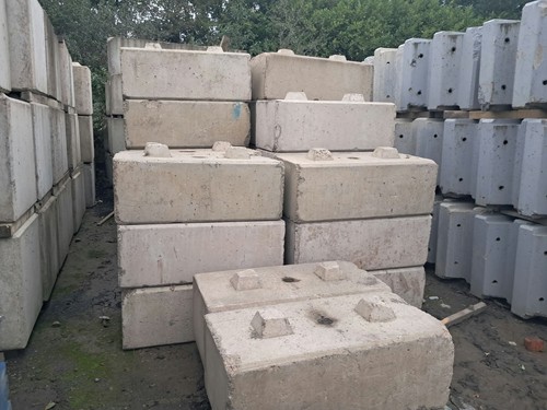 750kg interlocking concrete