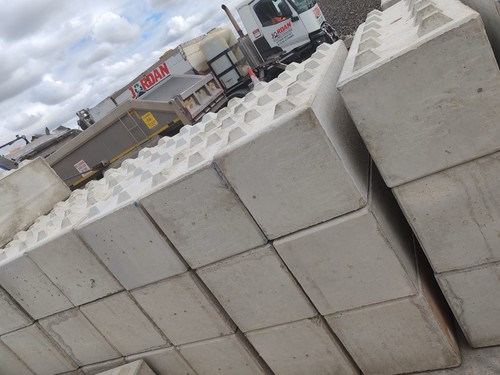 Large interlocking concrete - ,