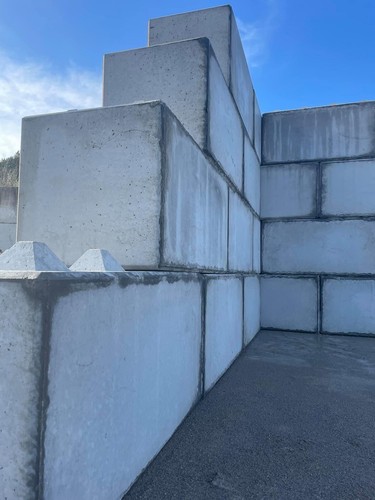 Interlocking concrete blocks - interlocking,